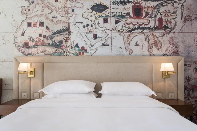 غرفة ديلوكس بسرير مزدوج بإطلالة على المسبح، Four Points by Sheraton Sesimbra 5/6