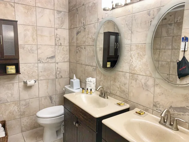 غرفة قياسية كبيرة بسريرين كوين، Best Western Plus Regency Inn and Conference Centre 1/2