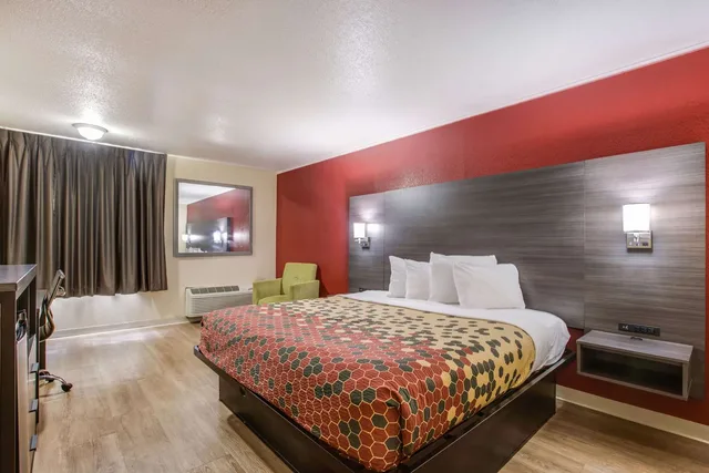 غرفة بسرير كينج، Econo Lodge Garden City - Savannah 1/3
