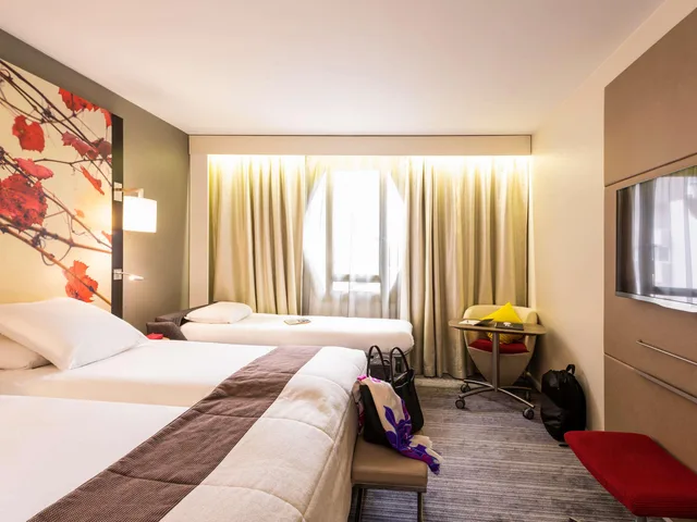 غرفة قياسية بسريرين منفصلين مع أريكة، Mercure Bordeaux Centre Hotel 1/6