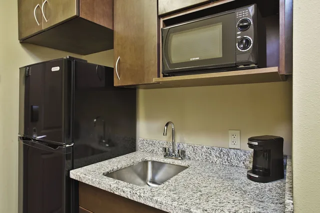 جناح بسرير كينج بمنطقة جلوس، Holiday Inn Express Hastings 3/3