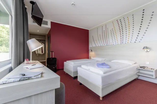 غرفة بريميوم مفردة بإطلالة على البحيرة بغرفة نوم واحدة، Serways Hotel Remscheid 3/6