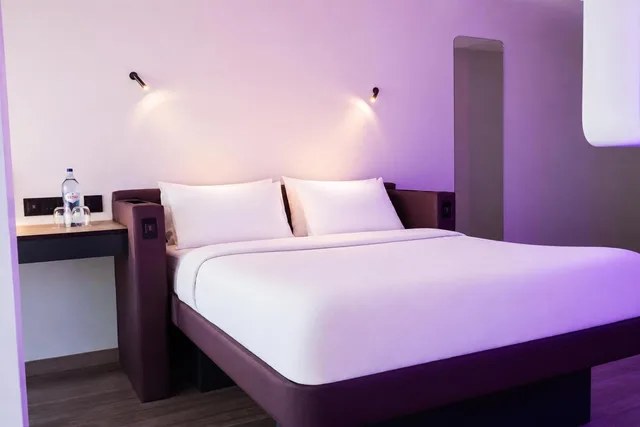 غرفة بريميوم بسرير كينج وسرير كوين، YOTEL Porto, Select by Hilton 4/7