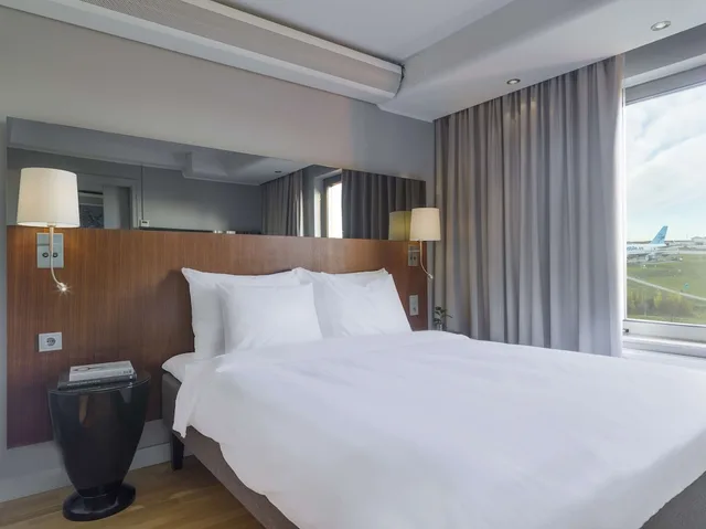 Standard, Queen Bed, Radisson Blu Arlandia 3/5