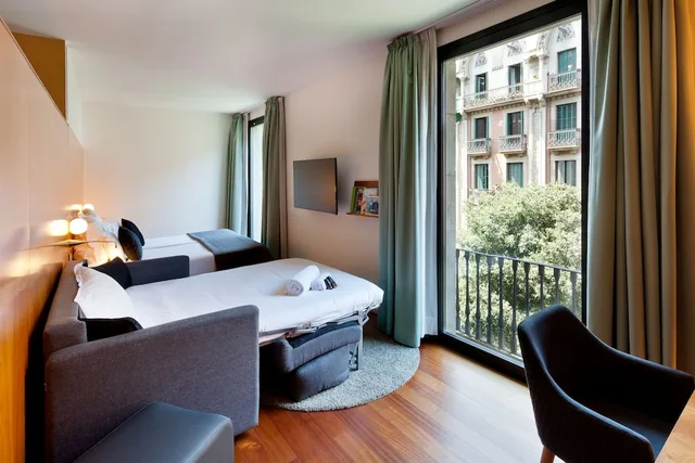 Family, Queen Bed, Sofa, Condes de Barcelona 3/6