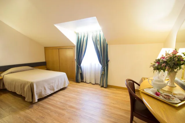 غرفة مفردة، Albert Hotel 1/2