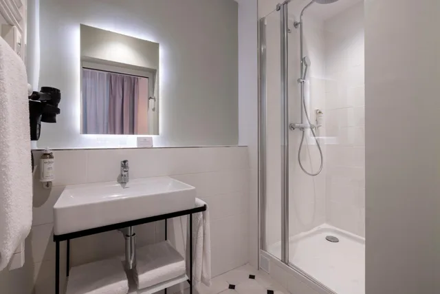 غرفة سوبيريور ثلاثية، HOTEL DE SUEZ 7/8
