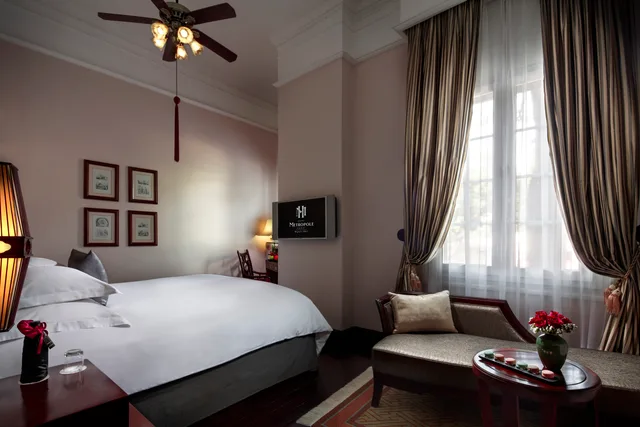 غرفة فاخرة بسرير كوين، Sofitel Legend Metropole Hanoi Hotel 2/6