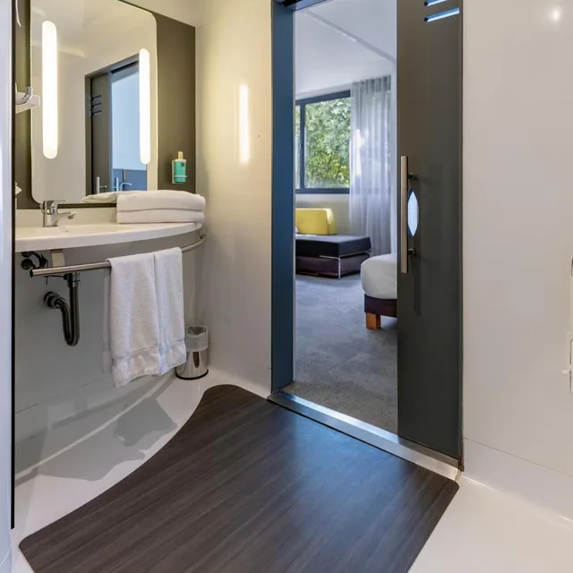 غرفة قياسية بسرير مزدوج مع أريكة لذوي الإعاقة، Novotel Suites Paris Stade De France 3/4
