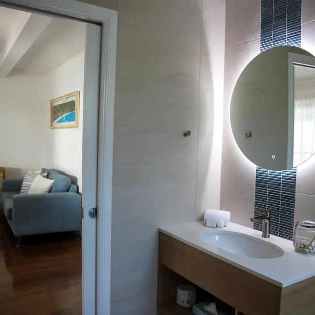 Deluxe, Villa, King Bed, Fitzroy Island Resort 4/6