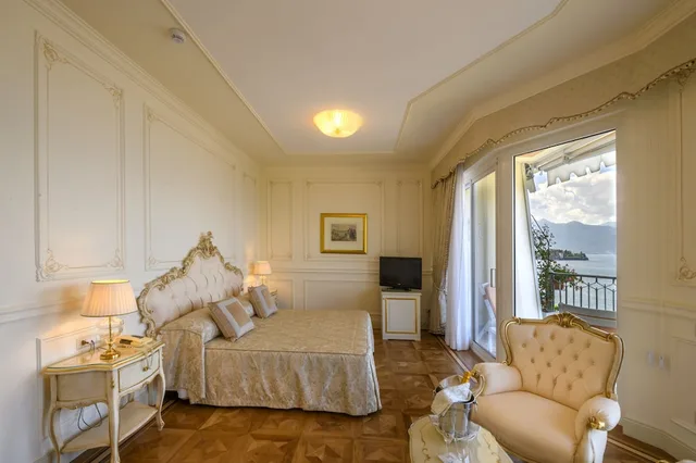Junior Suite, Double Bed, Astoria 2/5