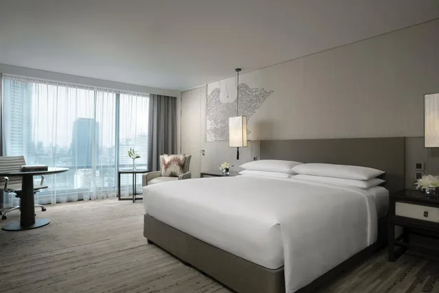 غرفة بسرير كينج مع دخول صالة النادي، Bangkok Marriott Marquis Queens Park 4/6
