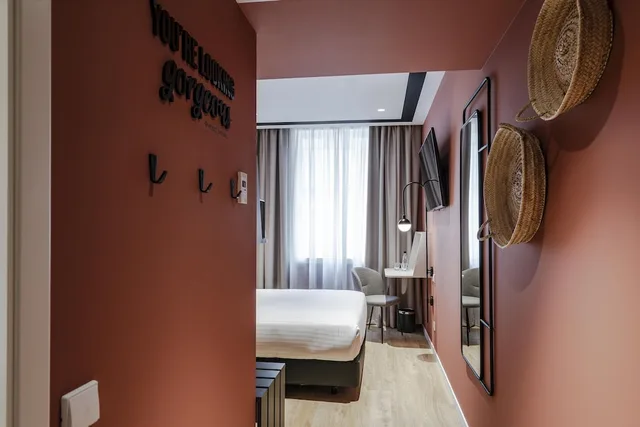 Petite, Single, Double Bed, Hotel Vincci Bonjardim 2/5