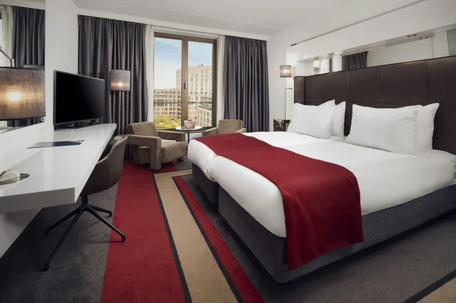 غرفة سوبيريور بسرير كينج بإطلالة على الحديقة، WestCord Fashion Hotel Amsterdam 2/3