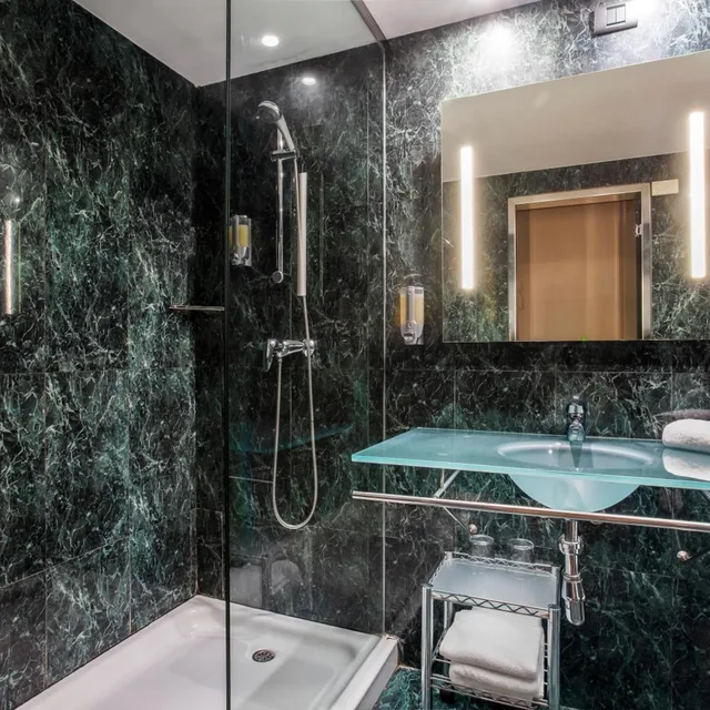 غرفة بسرير مزدوج أو سريرين منفصلين، B&B HOTEL Granada Estacion 8/10