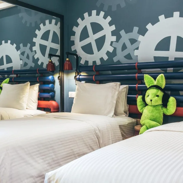 Studio, Twin Beds, with Pool, Ground Floor, Dash Box Hotel Cyberjaya 4/7