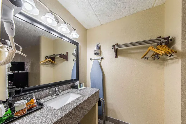 غرفة بسريرين مزدوجين، Quality Inn Forest City, NC 5/5