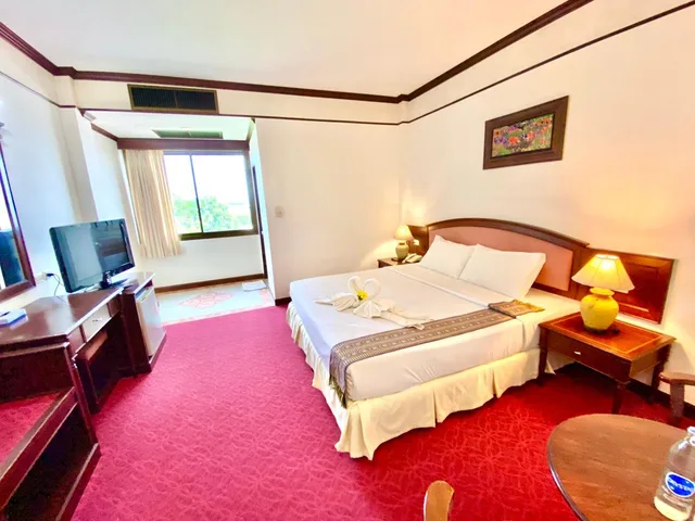 غرفة سوبيريور بسرير مزدوج وسريرين منفصلين، Crystal Hotel 1/4