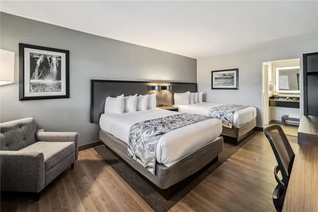 Executive, 2 Queen Beds, Pool Side، Best Western Plus Hilltop Inn 1/4
