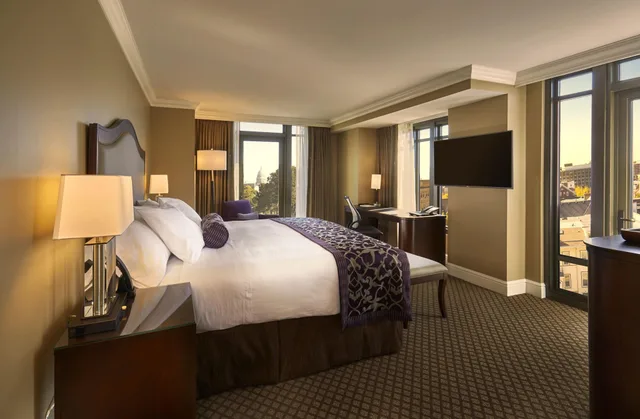 Room, King Bed, The Edgewater 2/4