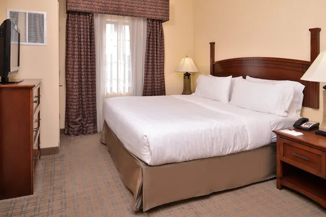 جناح بسرير كينج وسريرين مزدوجين بغرفتي نوم بمطبخ، Staybridge Suites Oklahoma City 2/10