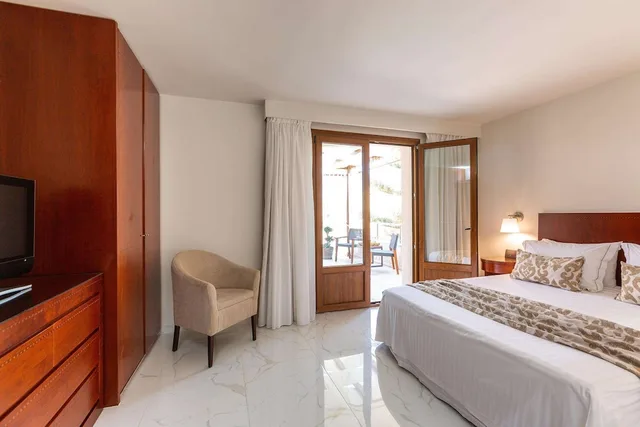 Premium, Family, Suite, Double and Twin Beds, Outdoor Jetted Tub, Theartemis Palace 2/10