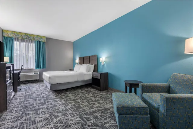 غرفة بسرير كينج بحوض استحمام لذوي الإعاقة، Best Western Executive Inn Corsicana 2/3