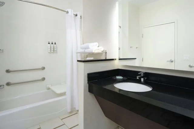 جناح بسريرين كوين مع أريكة، Fairfield Inn & Suites Niagara Falls 4/6