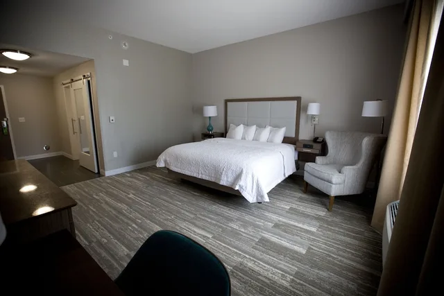 Room, King Bed, Accessible, Hampton Inn Blue Ash Cincinnati Oh 2/6
