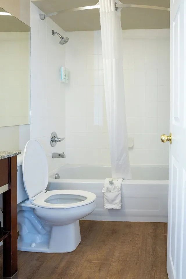 غرفة قياسية بسرير مزدوج، Quality Inn & Suites Downtown Vancouver 5/5