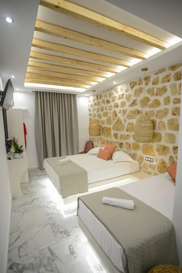 Junior Suite, Studio, 3 Beds, Balcony، Katerina Roza Studios 7/10