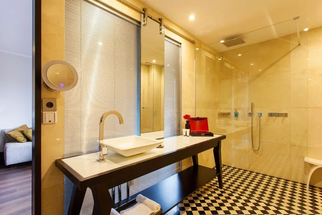 Junior Suite, King Bed, Quentin Boutique Hotel 4/7