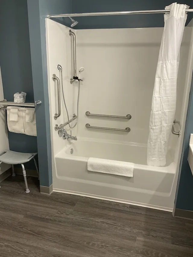 جناح بسرير كوين مع أريكة لذوي الإعاقة، WoodSpring Suites Hermitage - Nashville Airport 4/4
