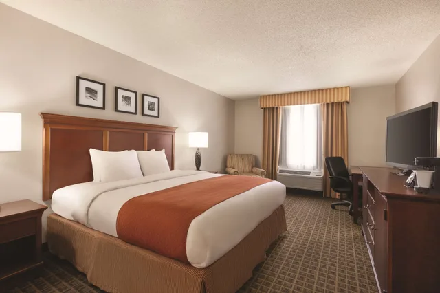جناح بسرير كينج بغرفة نوم واحدة، Country Inn & Suites by Radisson, Lawrenceville near Northside Hospital Gwinnett 2/3