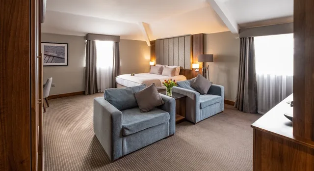 غرفة ديلوكس بسرير كينج مع أريكة، Formby Hall Golf Resort & Spa 1/5