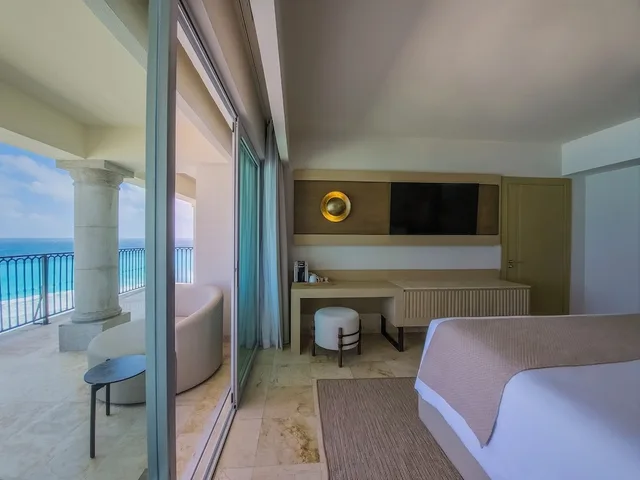 Master, Suite, King Bed, Ocean Front, Sofa، Grand Park Royal Cancun All Inclusive 2/2