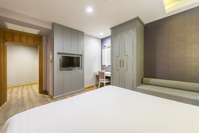 جناح بسرير مزدوج وسريرين منفصلين بغرفتي نوم، Royal Rattanakosin Hotel 2/8