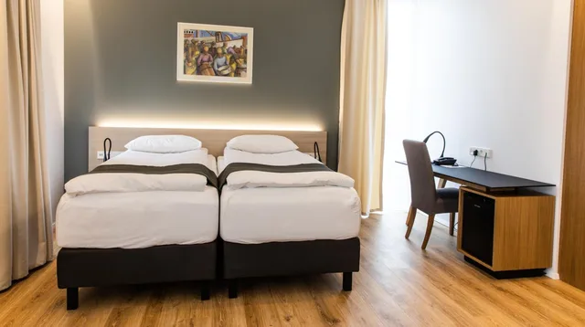 غرفة ديلوكس بسرير مزدوج، Hotel South Coast 3/9