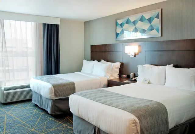 Room, Quadruple, 2 Queen Beds, Accessible, HOLIDAY INN VICTORVILLE 1/3