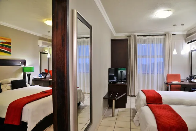 غرفة بسرير مزدوج أو سريرين منفصلين، Bon Hotel Empangeni 8/10