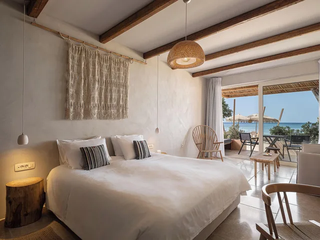 غرفة بسرير مزدوج بإطلالة على البحر بشرفة، The Theodore Boutique Hotel 1/8