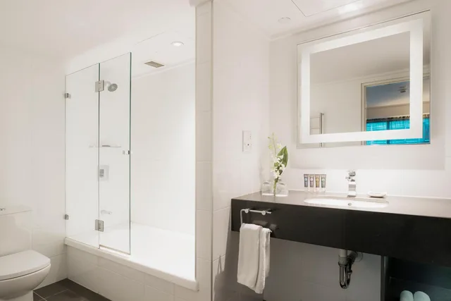 جناح عائلي بسرير كينج وسريرين منفصلين، Novotel Melbourne on Collins 14/17