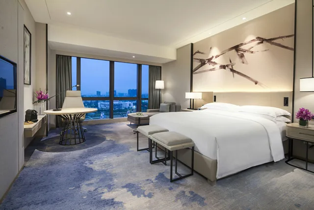 غرفة تنفيذية بسرير كينج، Doubletree By Hilton Shenzhen Longhua 1/3