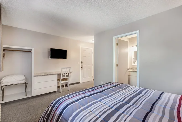 Traditional, Suite, 1 Queen and 1 Murphy Bed, Queen Murphy Bed، Bend Riverside Inn &amp; Suites 5/10