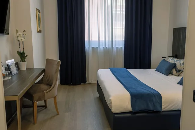 غرفة كلاسيكية مفردة بسرير كينج، GRAND HOTEL TIBERIO 1/10