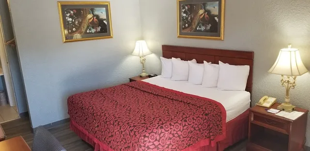 غرفة قياسية بسرير كينج، Days Inn By Wyndham Orlando Downtown 7/10