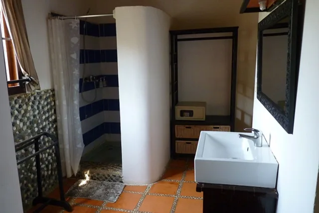 بنغل سوبيريور بسرير كوين، Raingsey Bungalow 2/2