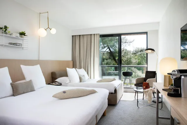 غرفة رباعية، Best Western Plus Hotel Les Rives Du Ter 1/6