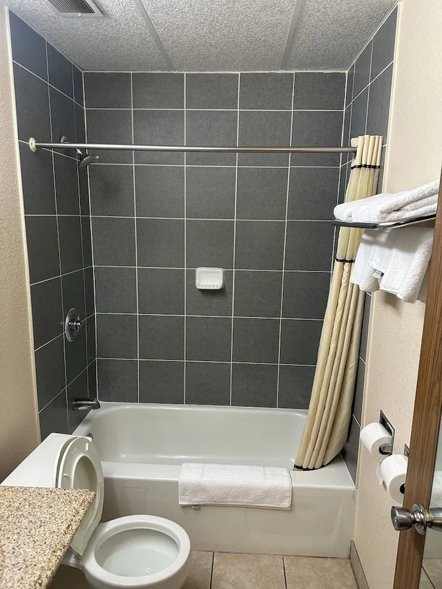 Standard, 2 Queen Beds, Rodeway Inn Zanesville OH 5/7