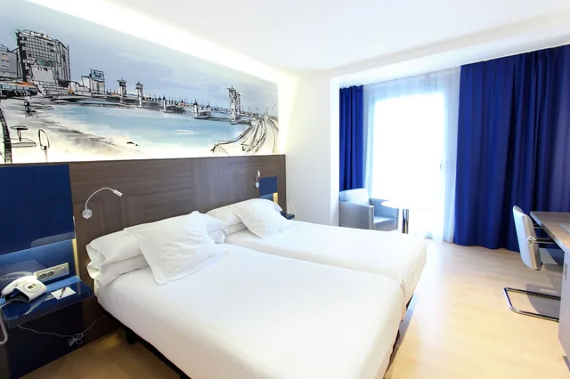 غرفة ثلاثية بسريرين منفصلين بإطلالة على المدينة، Eurostars Blue Coruna 2/9